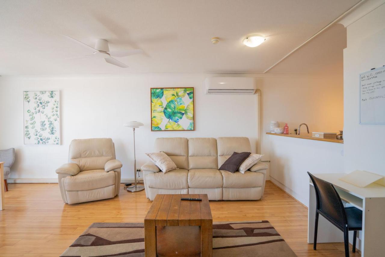 גולד קוסט Large Surfers Paradise Apartment With Fantastic Views מראה חיצוני תמונה