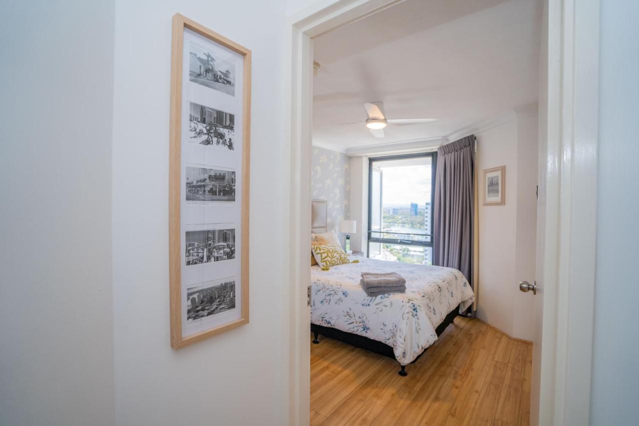 גולד קוסט Large Surfers Paradise Apartment With Fantastic Views מראה חיצוני תמונה